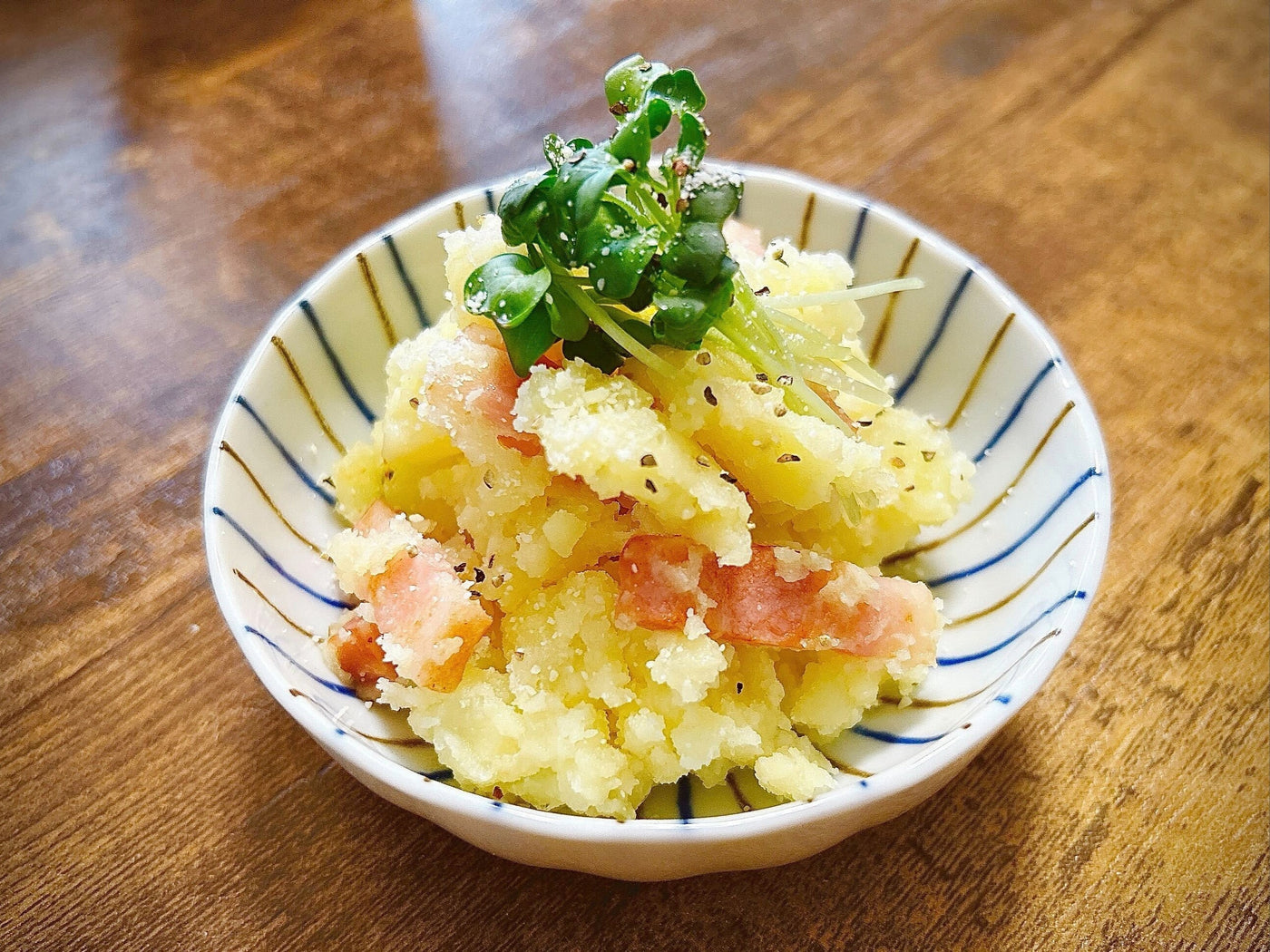 ドレッシングをかけて簡単！いぶりがっこポテサラ